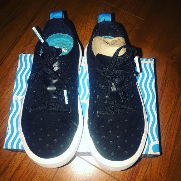 Native Runners Black size 9C - Picture 1 of 3